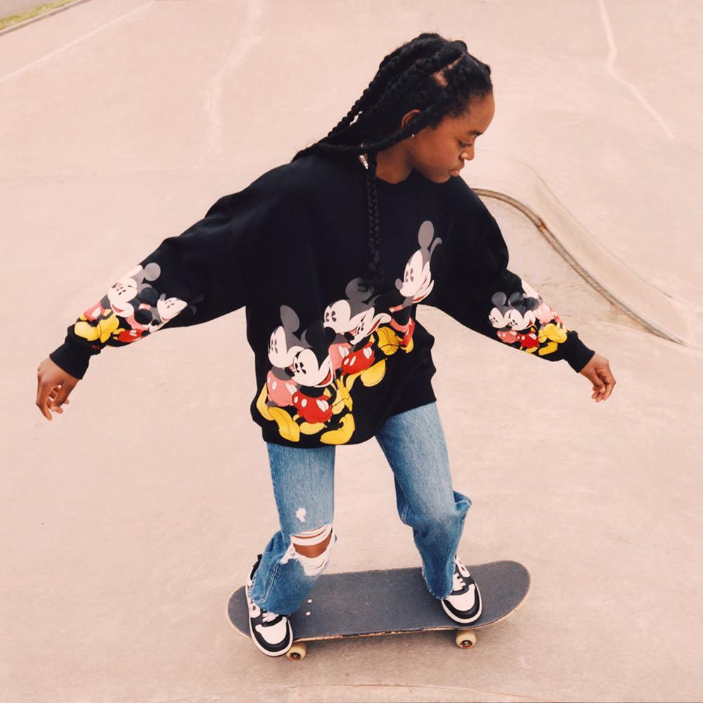 La nostra collezione di abbigliamento e accessori ispirata al mondo dello  skate Topolino Disney