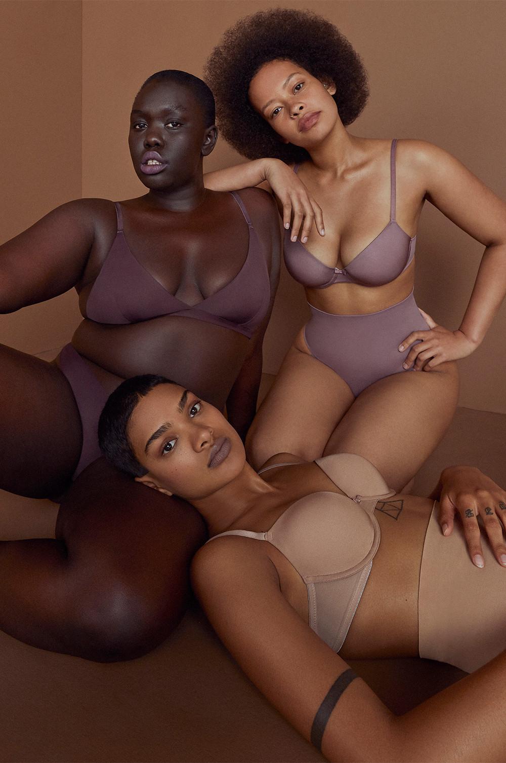 Tres modelos con ropa interior menstrual