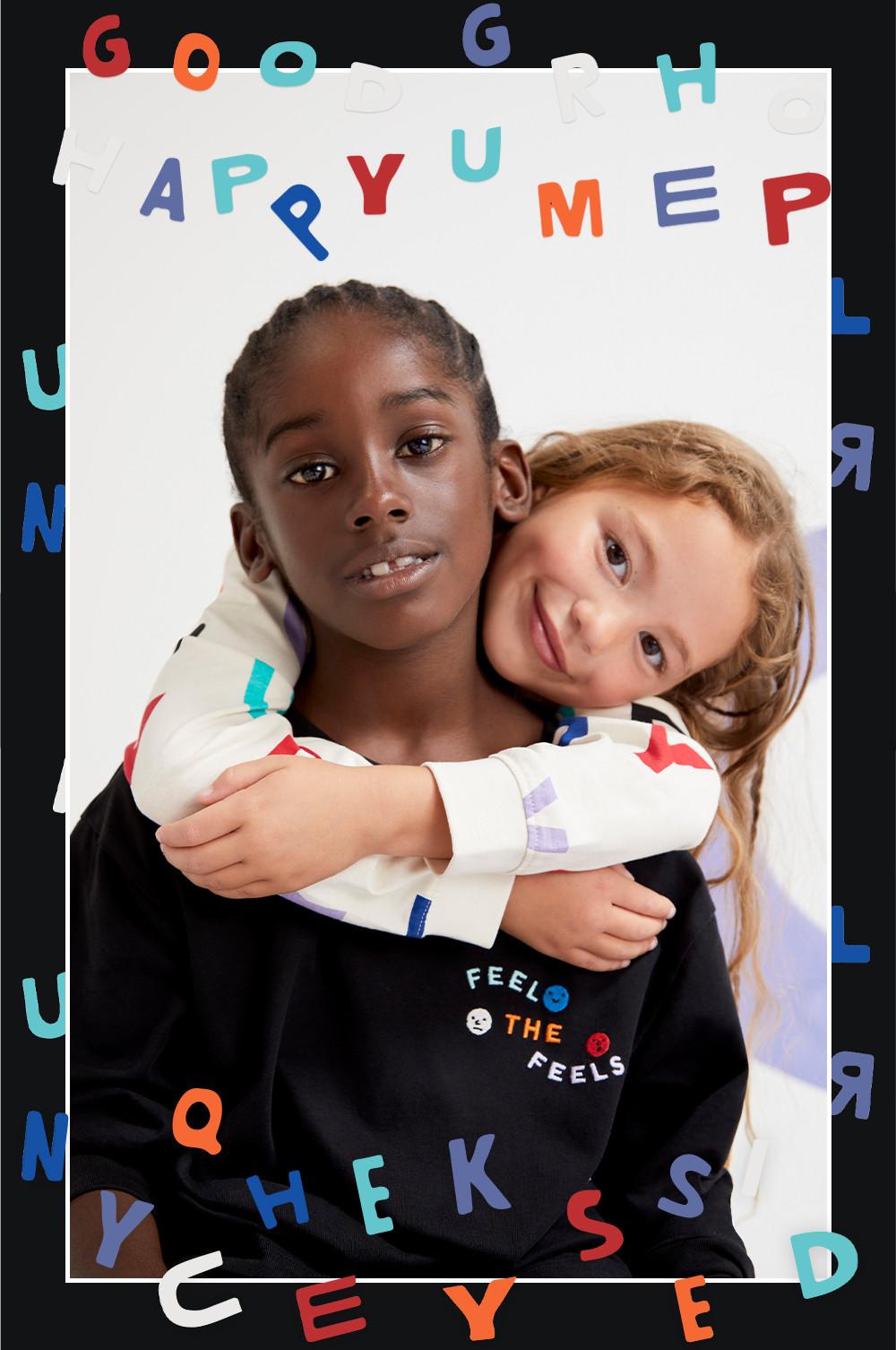 Sweat à capuche et t-shirt à motif lettres