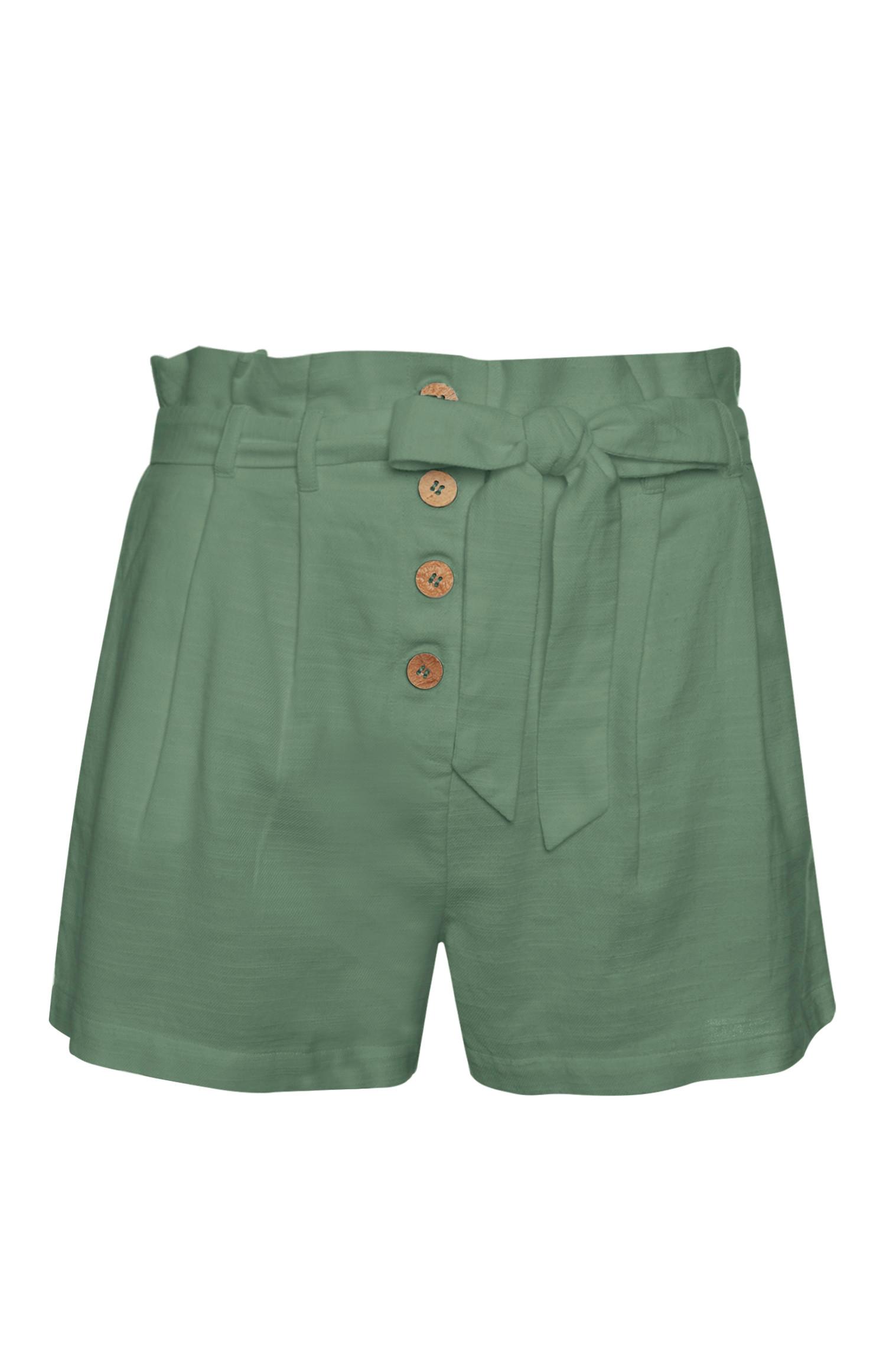 green linen shorts outfit