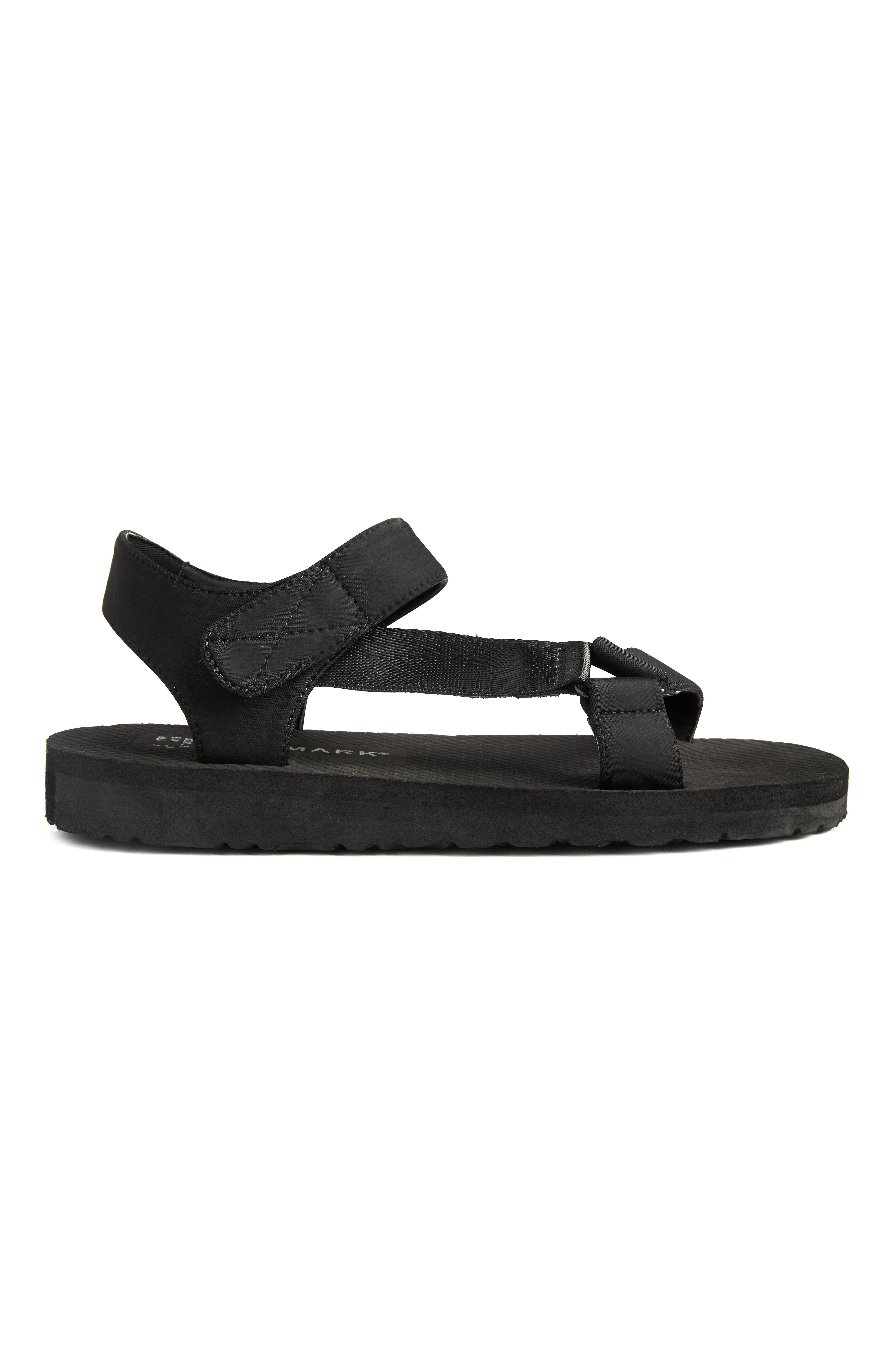 primark black flip flops