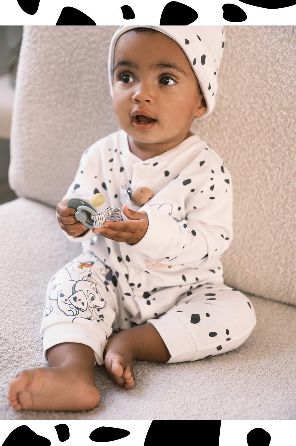 Pijama enterizo y gorro para bebé de dálmatas