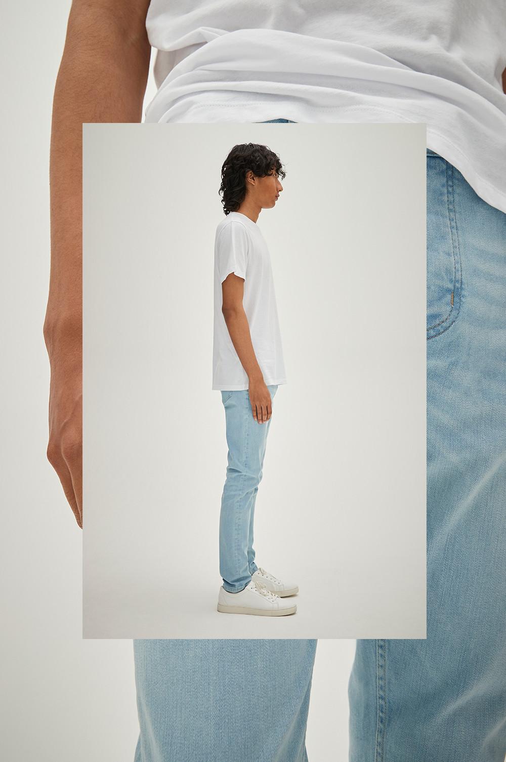Model wears light blue skinny jeans
