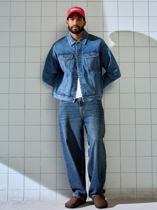 Person wearing sporty attire with yellow-tinted sunglasses in starting position for sprint.