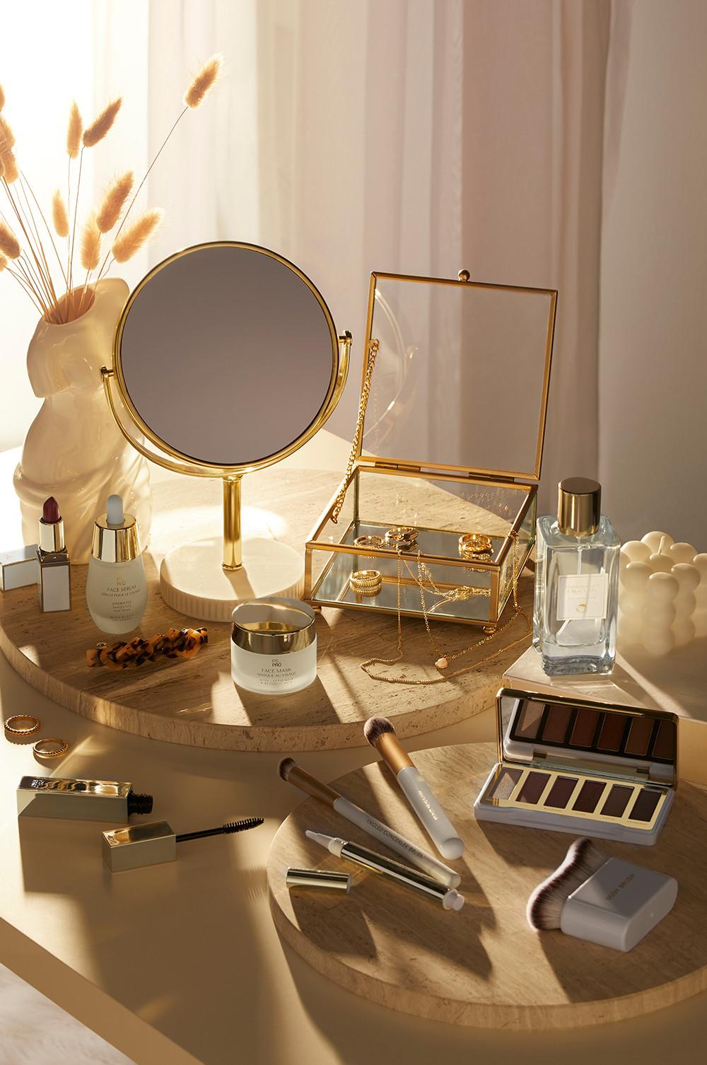 Make up vanity