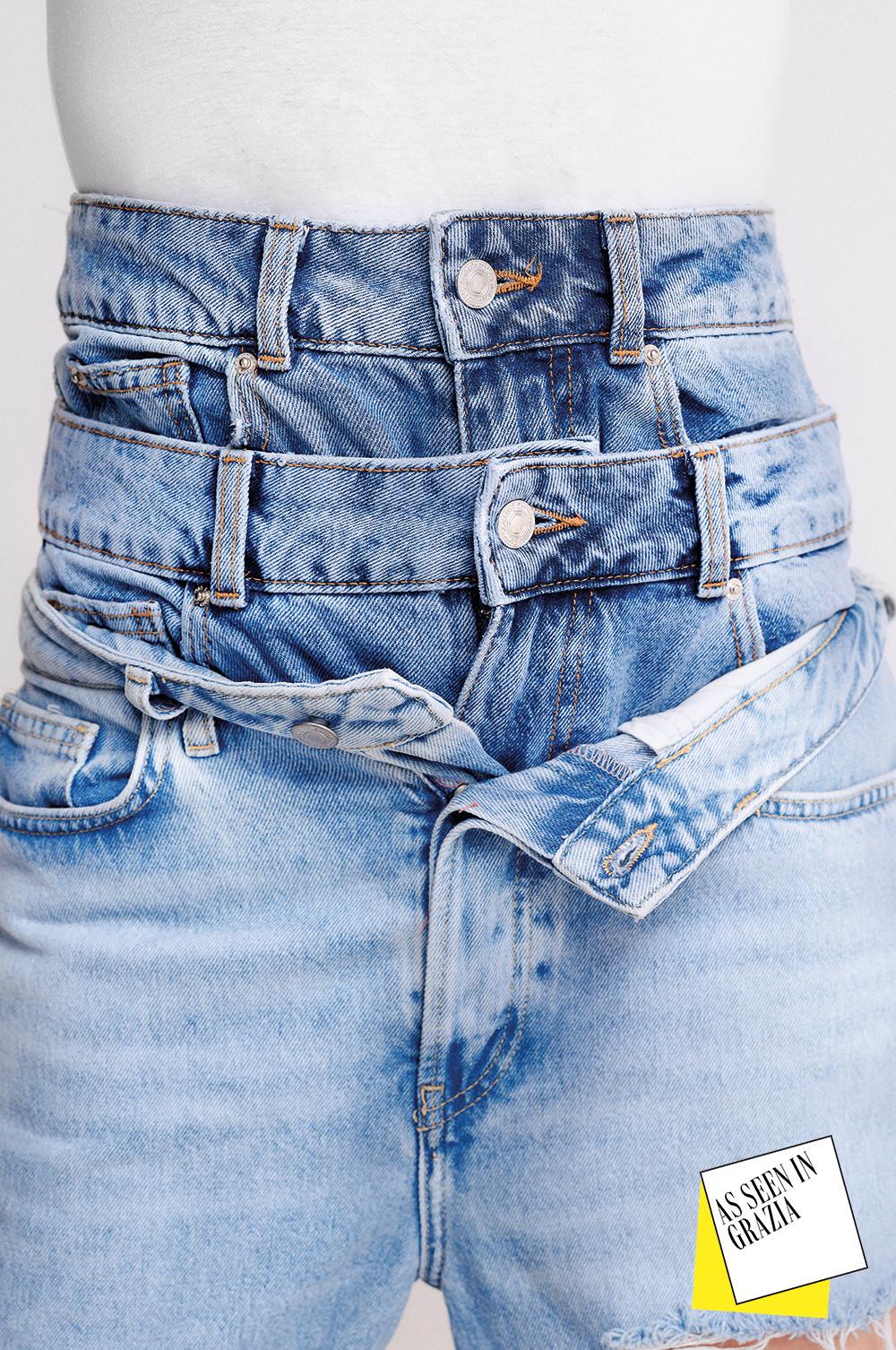 Model trägt drei verschiedene Jeans