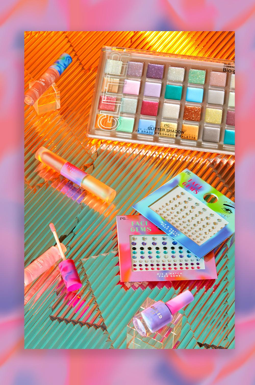 Produse de machiaj colorate