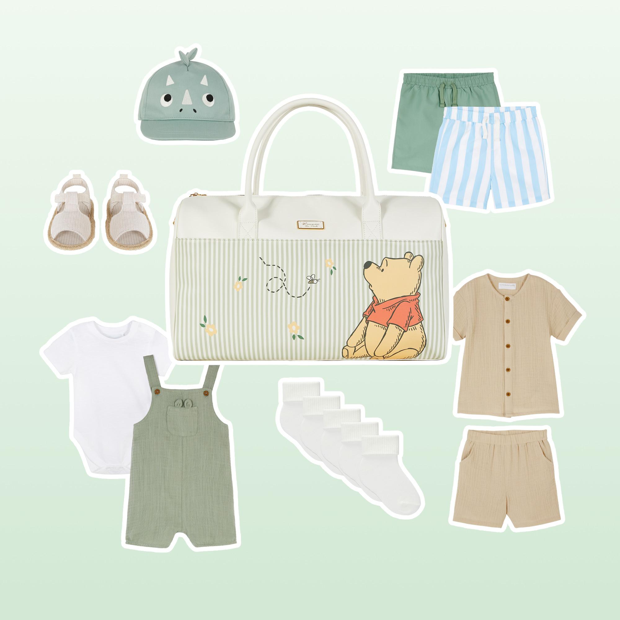 Colección de ropa y accesorios para bebé que incluye una bolsa de pañales de Winnie the Pooh, una gorra de dinosaurio, sandalias, pantalones cortos y conjuntos en suaves tonos verdes y beis.