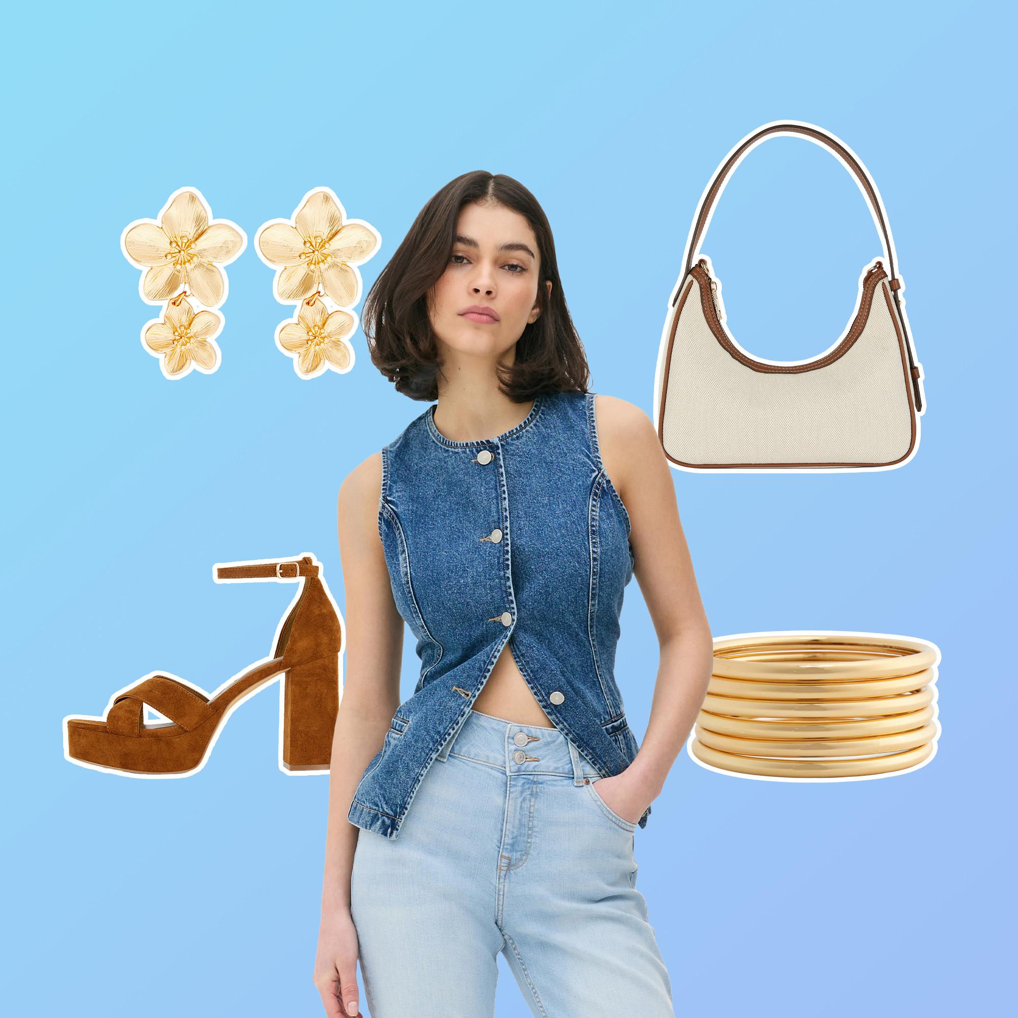 Stylisches Outfit mit Jeansweste und hellen Jeans, kombiniert mit braunen Plateausandalen, cremefarbener Handtasche, goldfarbenen Blumenohrringen und Armreifen.