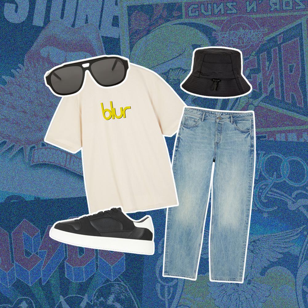 Outfit casual con maglietta beige della band Blur, jeans a lavaggio chiaro, cappello alla pescatora nero, occhiali da sole aviatore e scarpe da ginnastica nere con suola bianca.