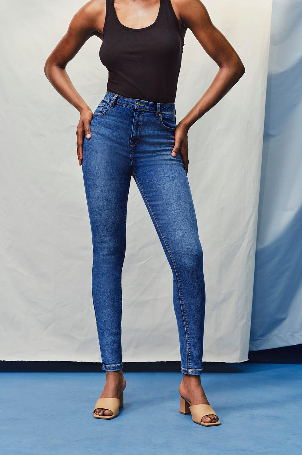 Model wearing The Authentic Sculpting Skinny Jean