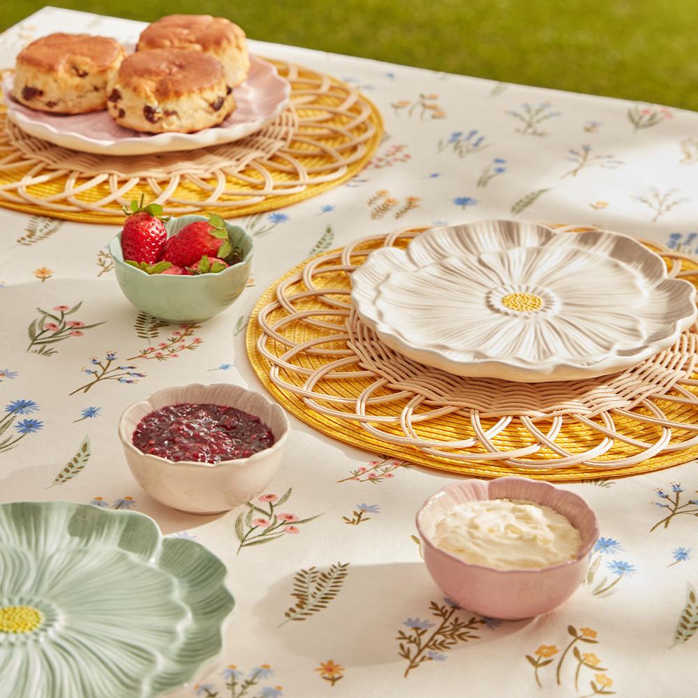 Flower Plates, Floral Table Cloth