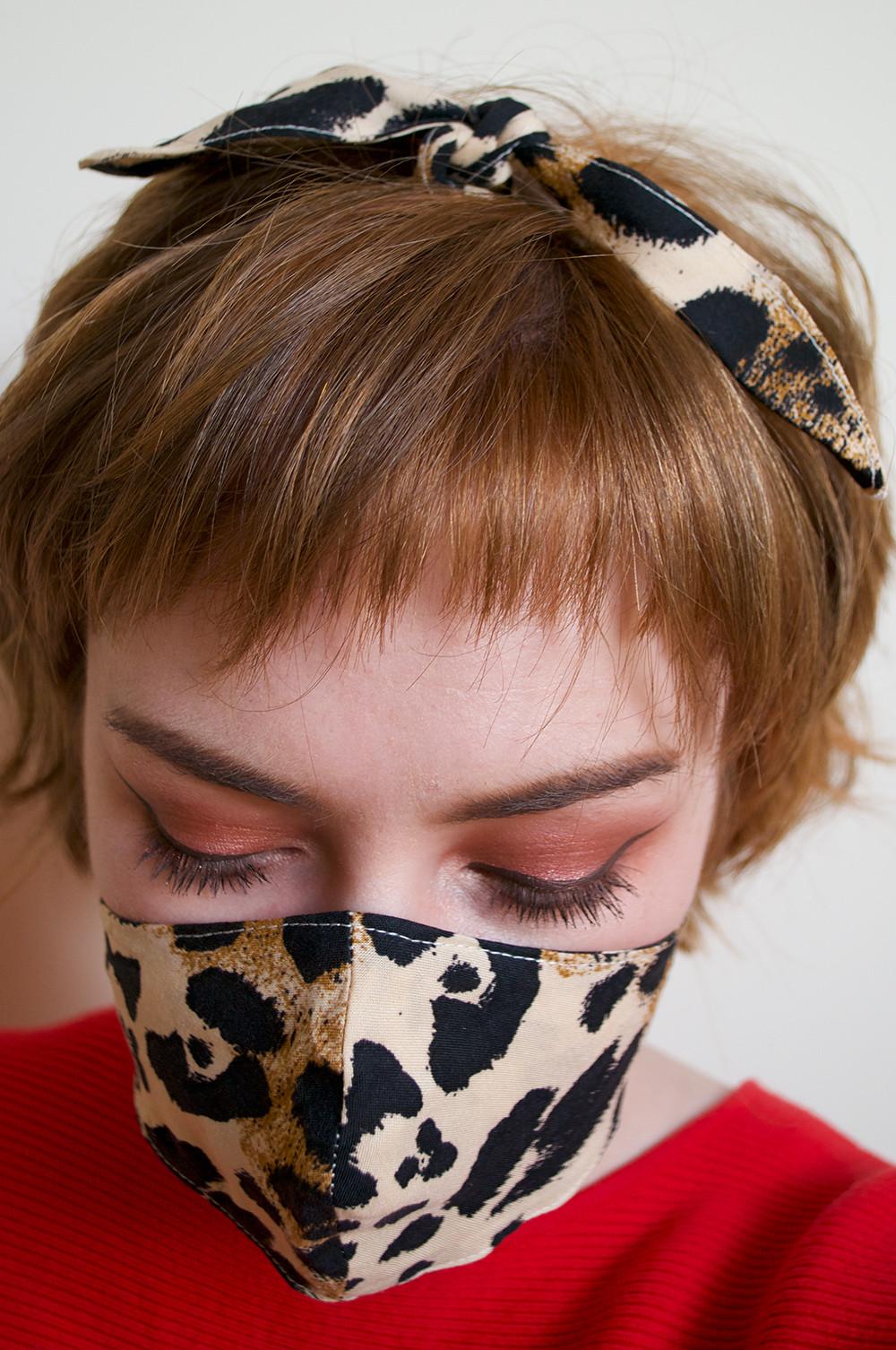 Fertige Haargummi-Maske