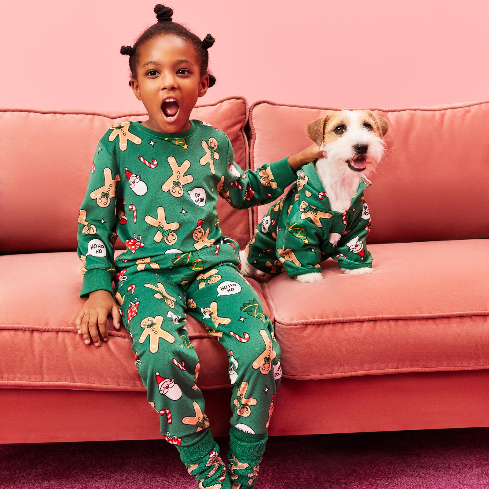 Pijamas navideños a juego para toda la familia | Primark