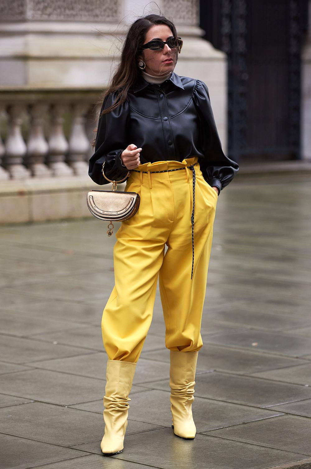 Ceinture jaune 2024 street style