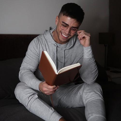 Man reading in a gray Primark tracksuit
