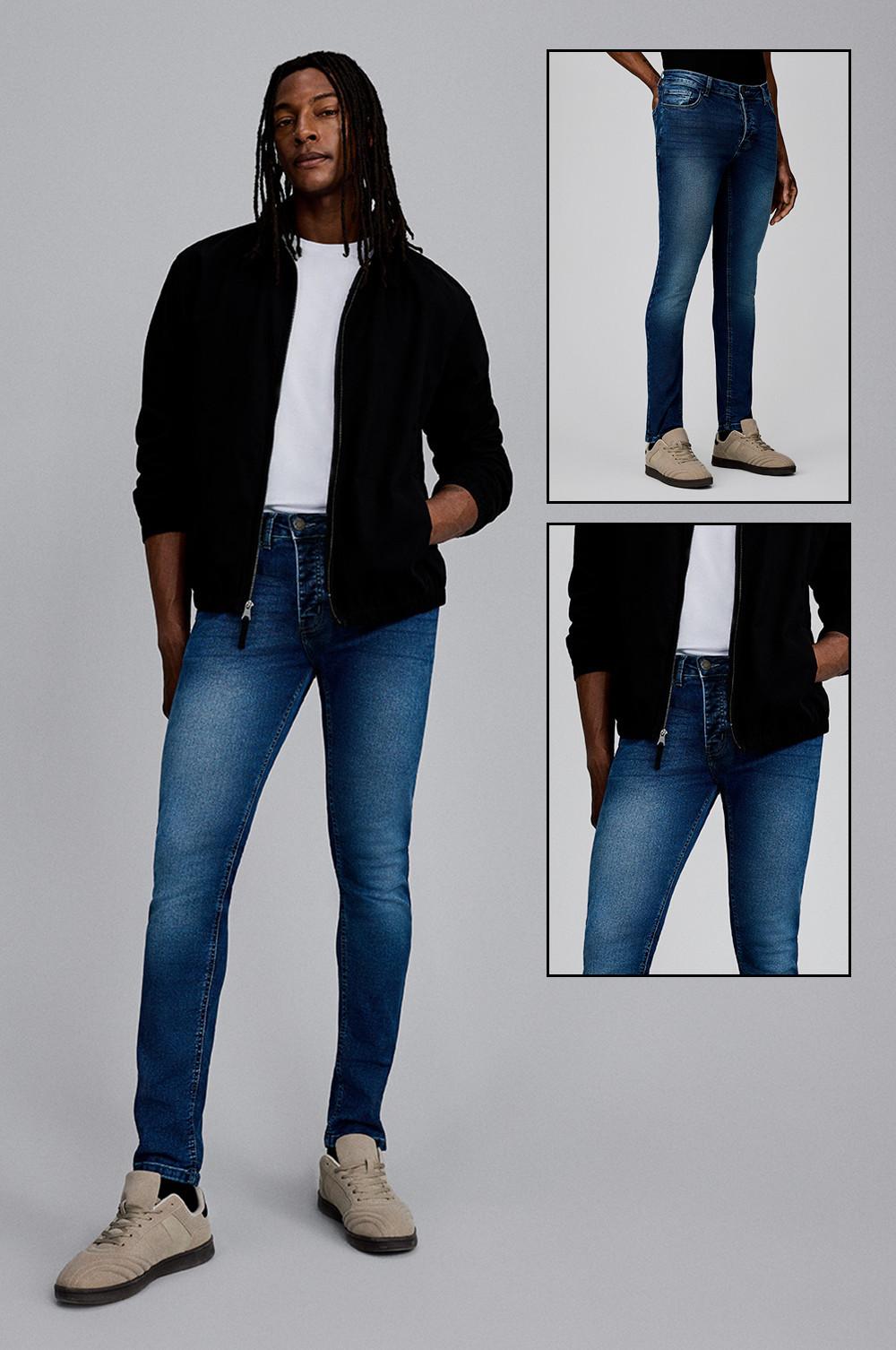 Mannequin portant une veste noire sur un haut blanc et un jean skinny bleu avec des baskets beiges. Gros plans sur différents détails.
