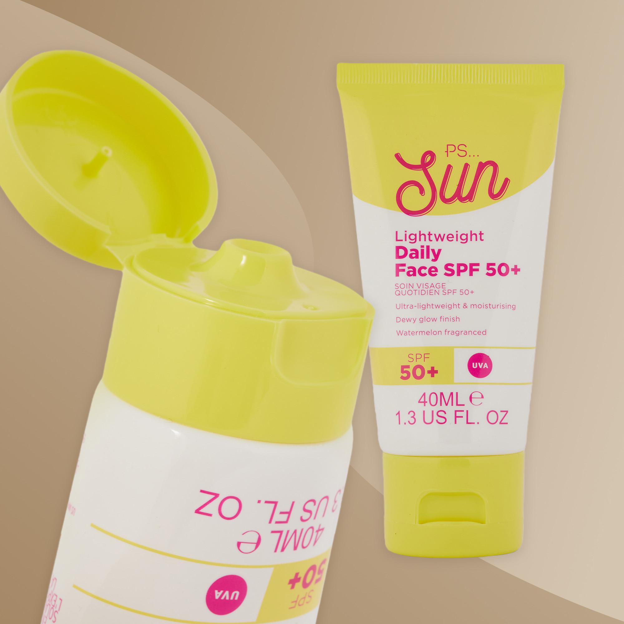 Immagine ravvicinata della protezione solare per il viso da tutti i giorni PS... Sun con confezione bianca e gialla e testo rosa.