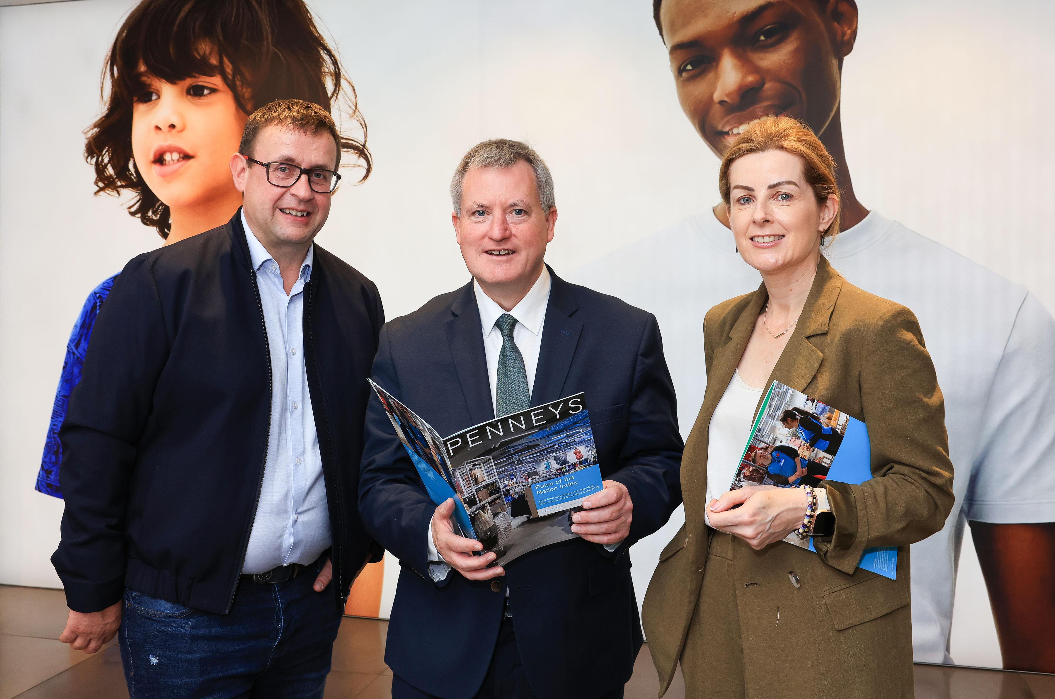 Pictured: Damien O’Neill, Minister of State Kieran O'Donnell TD and Lorraine Culligan.