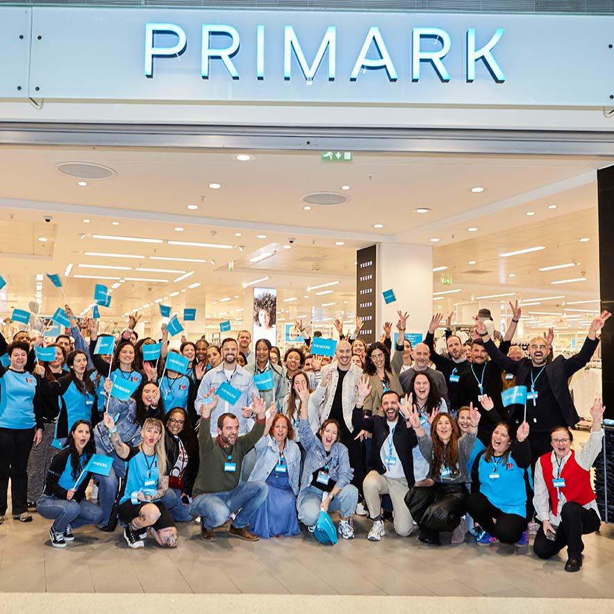A Primark dá as boas-vindas aos clientes na renovada loja de Sintra