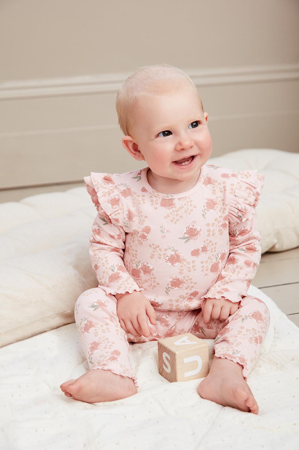 Baby girl shop clothes in primark