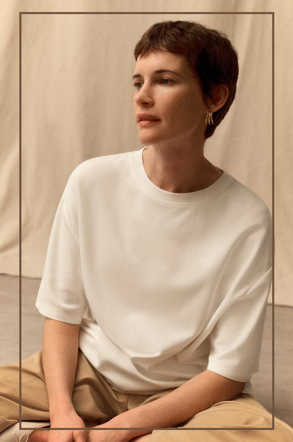 T-shirt écru, Pantalon à pinces neutre