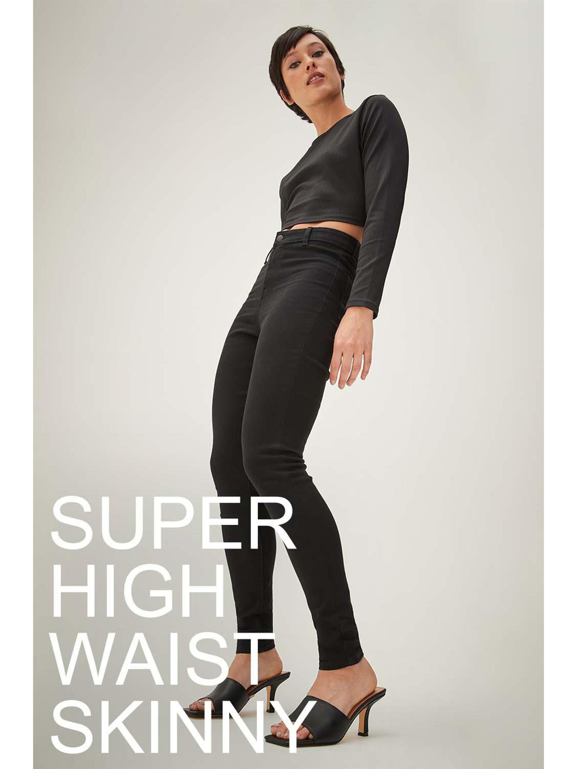 Model wears Super high waist skinny jeans in black