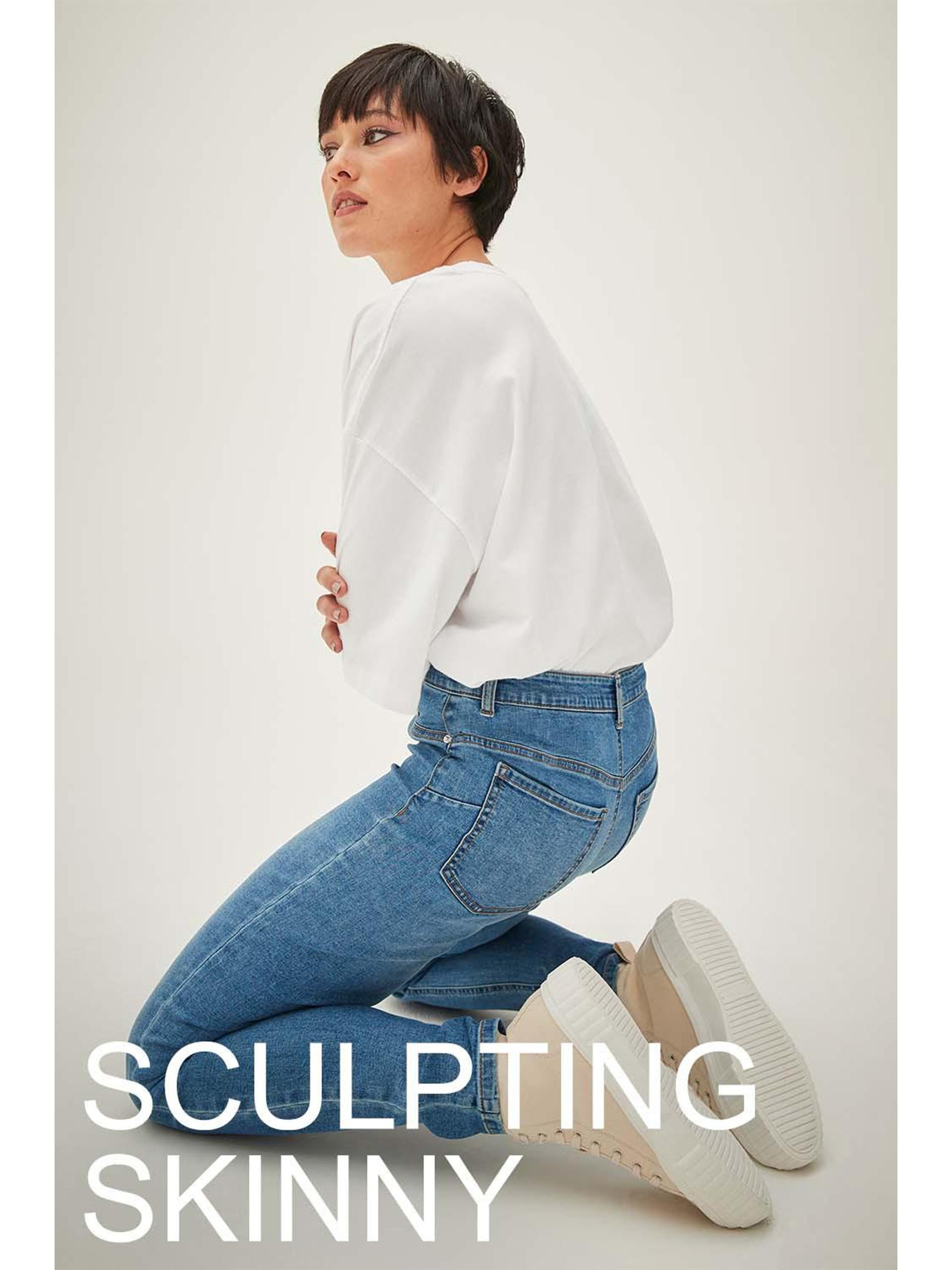 Model wears blue sculpting skinny jeans