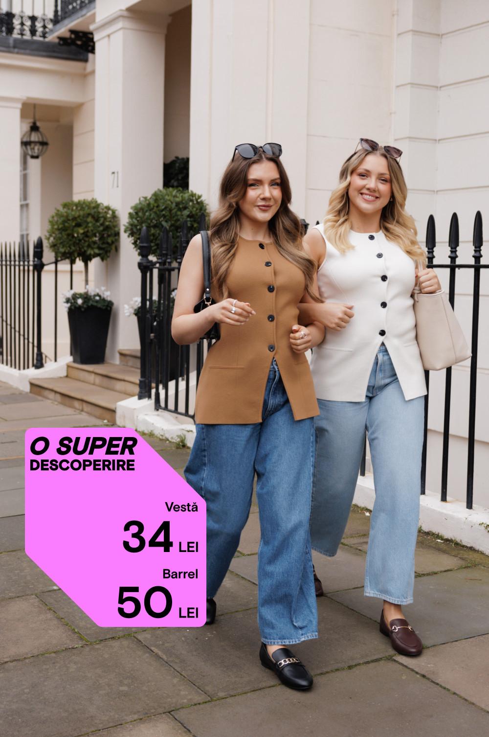 Două femei care poartă veste cu nasturi, în nuanțele maro camel și alb, cu blugi albaștri, în fața unei clădiri elegante. Prețul afișat este de 50-60 LEI.