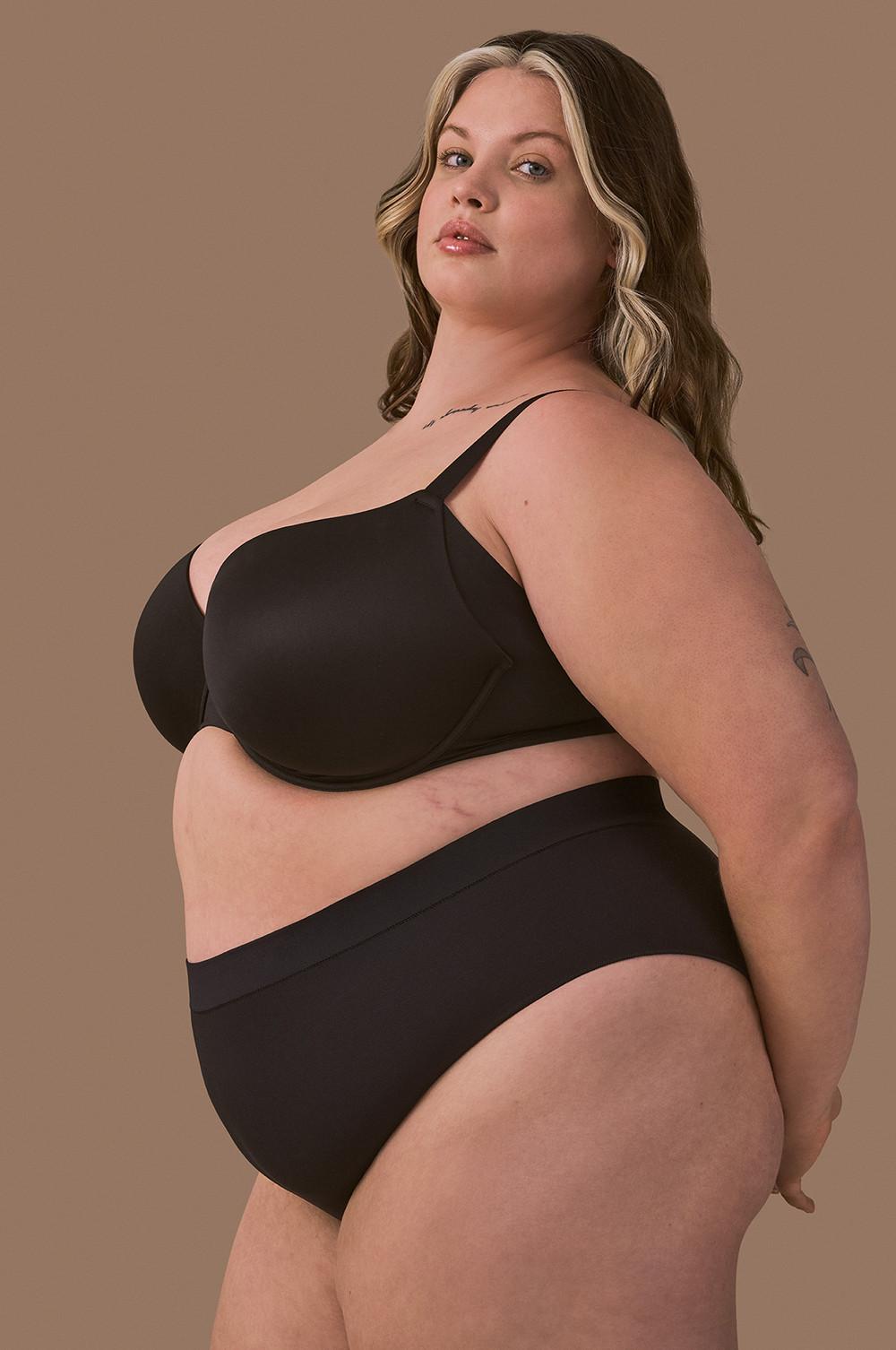 Mannequin portant un soutien-gorge et une culotte taille haute