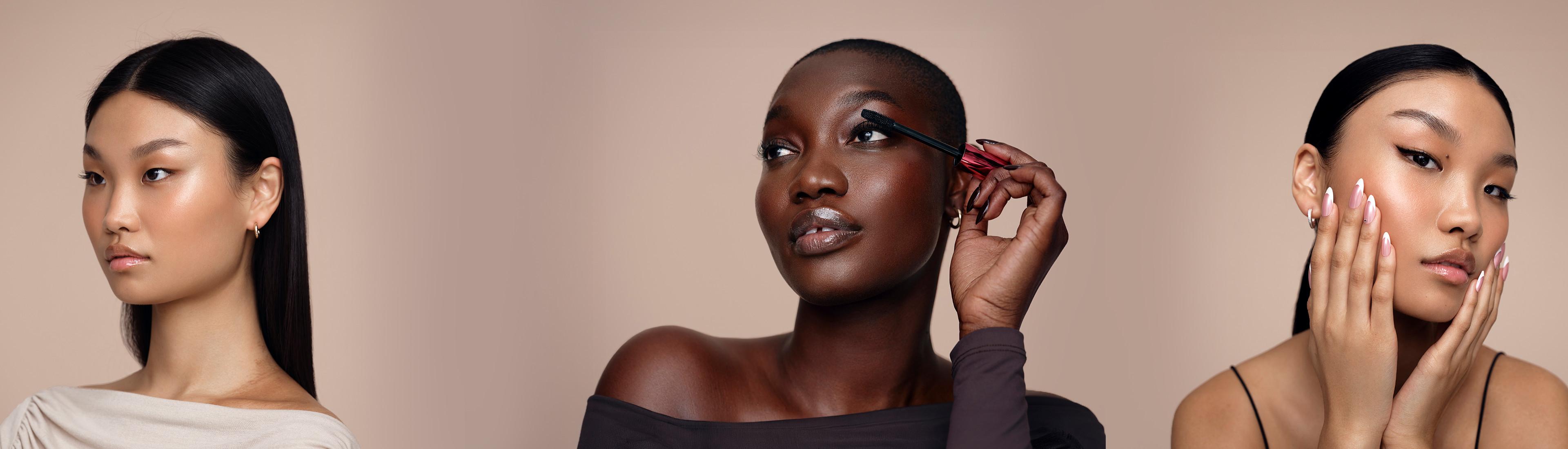 Tres modelos muestran productos de belleza: una con un maquillaje natural, otra se aplica rimel y otra se toca el rostro.