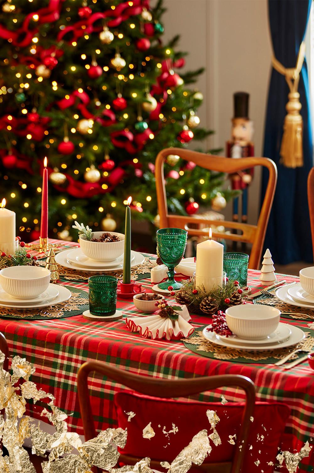 Christmas dinner table