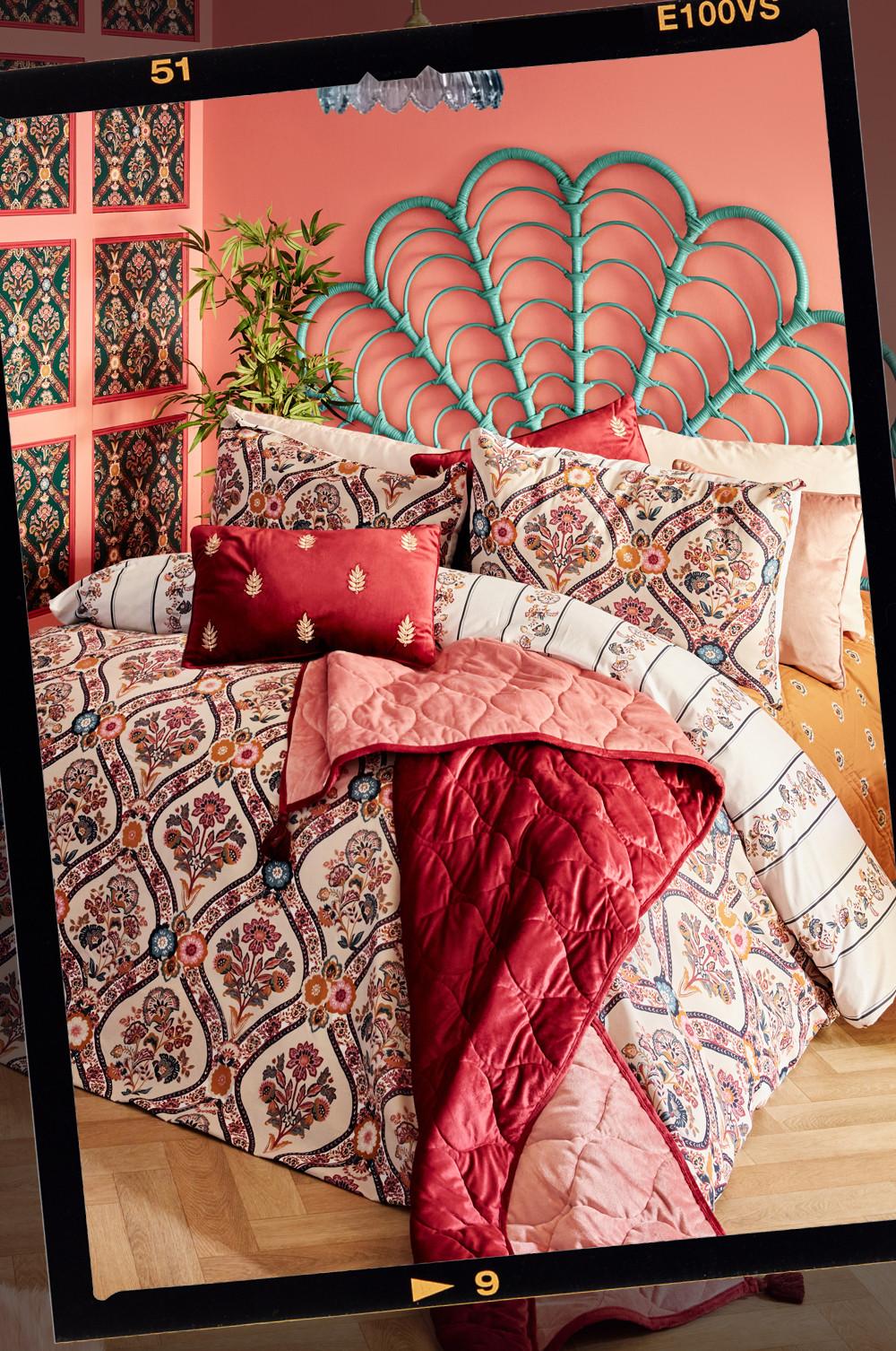 Patterned duvet cover and pillows