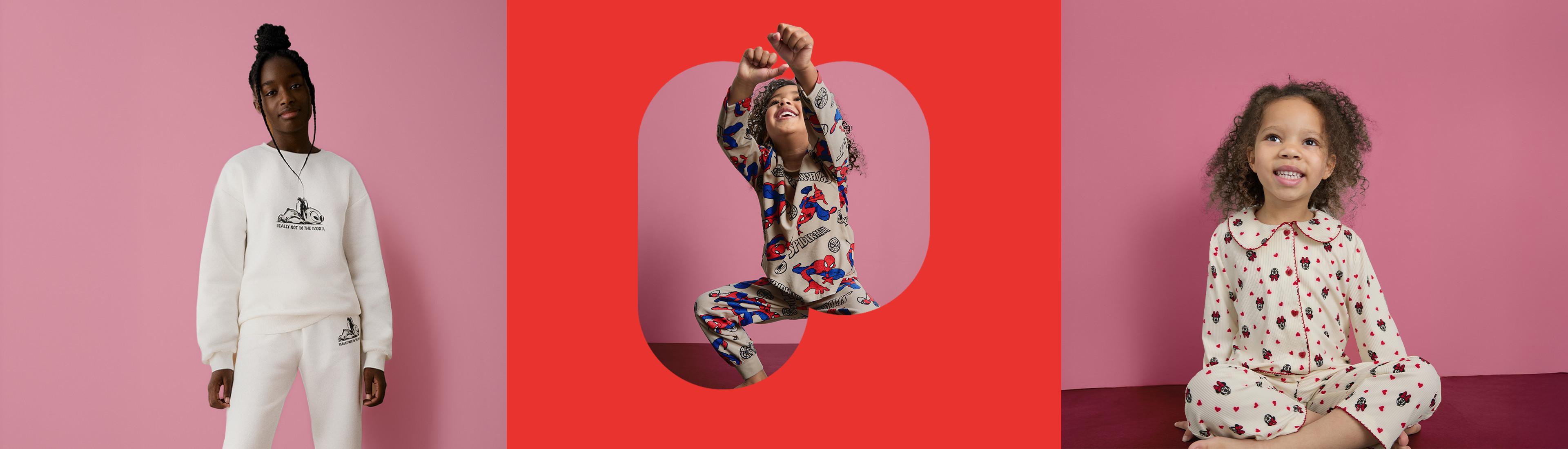 Deti predvádzajú rozličné druhy pyžám vrátane bieleho domáceho oblečenia, farebnej súpravy s potlačou a súpravy s kvetinovou potlačou.