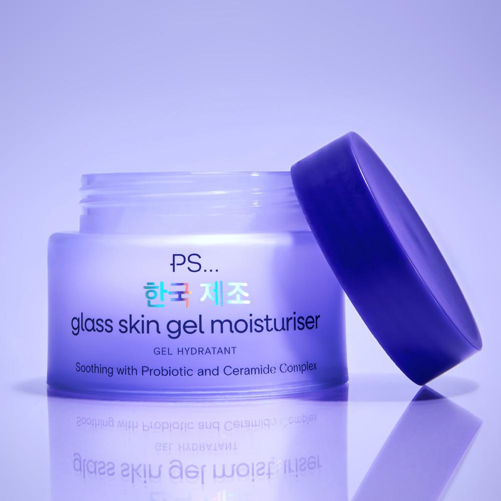 PS Glass Skin Feuchtigkeitsgel mit Probiotika und Ceramidkomplex in einem Tiegel mit lila Deckel.