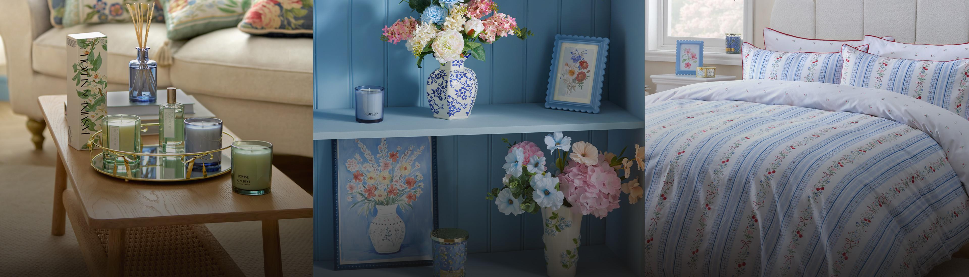 Image déco en trois volets présentant des bougies sur un plateau, des compositions florales sur des étagères bleues et une parure de lit à motif floral.