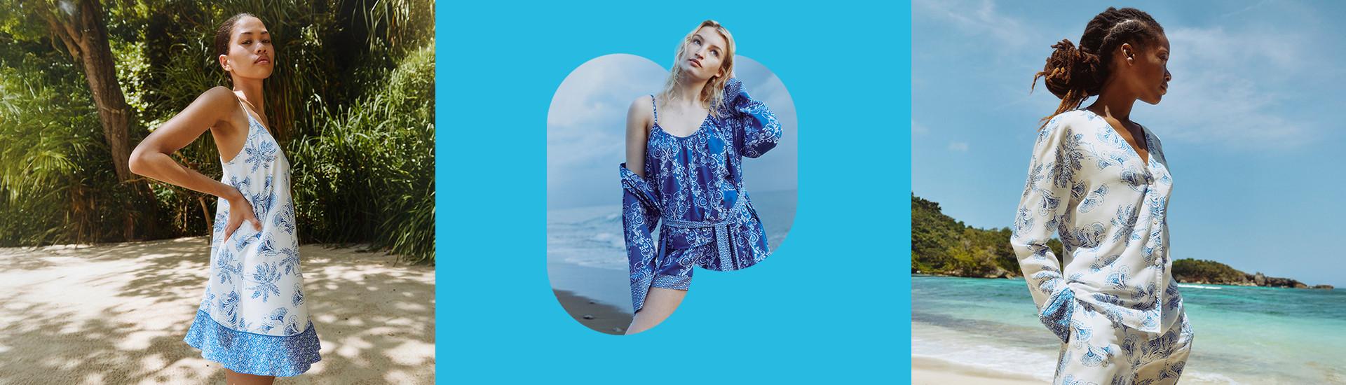 De drie modellen dragen blauw-witte zomerse nachtkleding, waaronder een nachtjapon, een hemdje met bijpassende ochtendjas en een pyjamashirt en -broek.