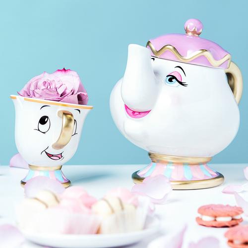 womens buzzfeed anchor