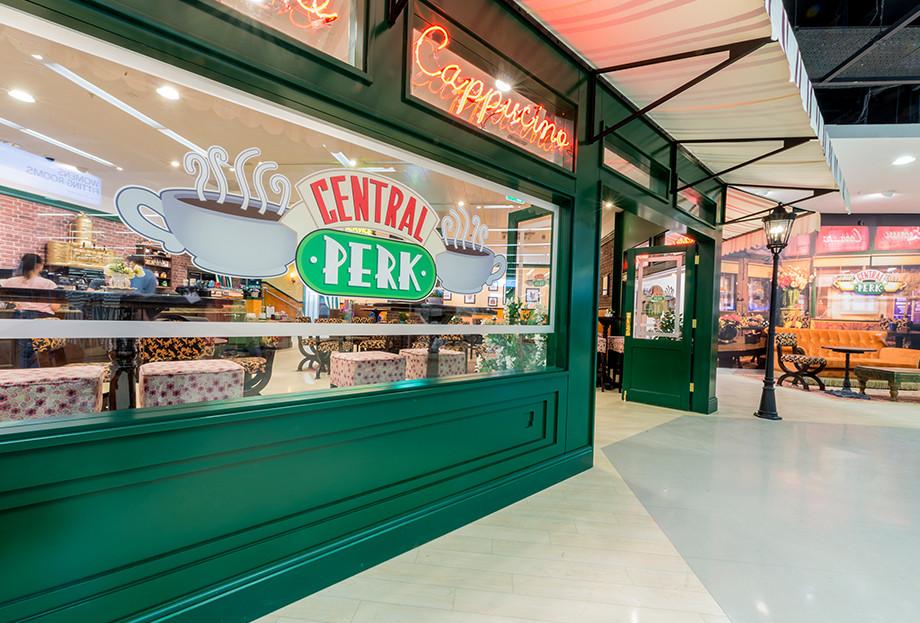 primark-manchester-central-perk-cafe