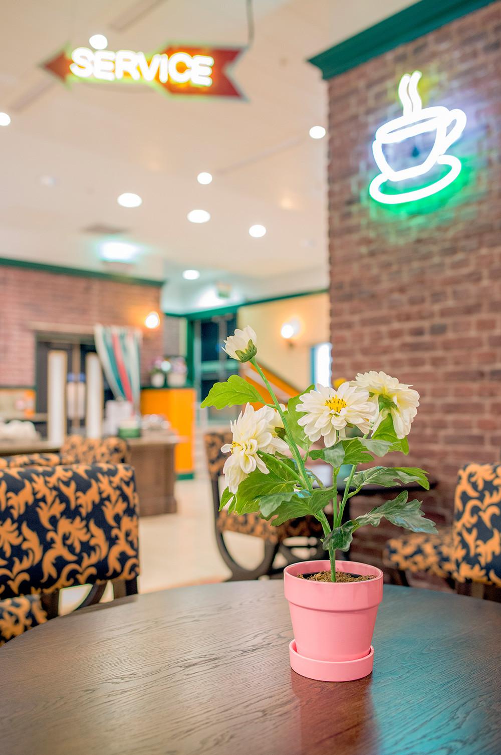 primark-manchester-central-perk-cafe