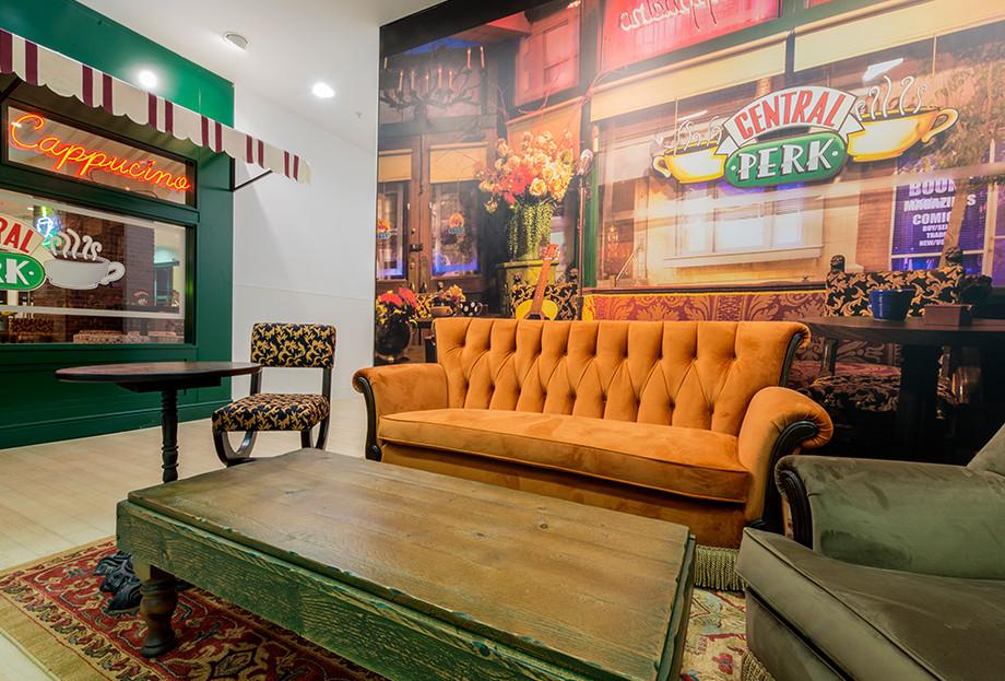 primark-manchester-central-perk-cafe