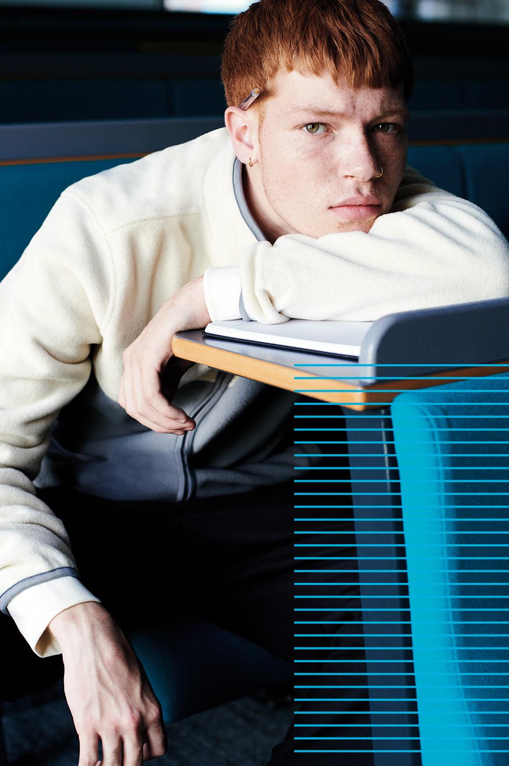 Bílá mikina se zipem do poloviny