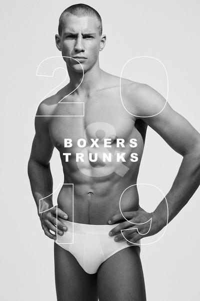 modelo em roupa interior