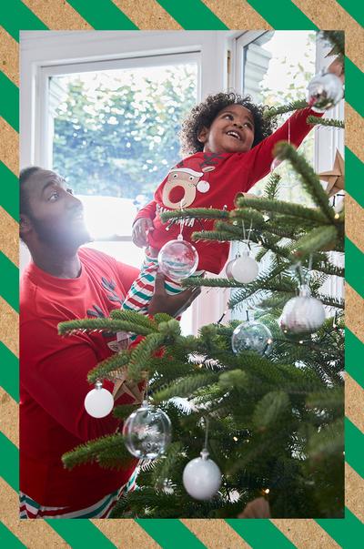 Pyjamas De Noel Assortis Pour Toute La Famille Primark France