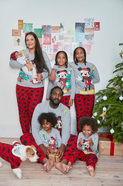 Pyjamas De Noel Assortis Pour Toute La Famille Primark France