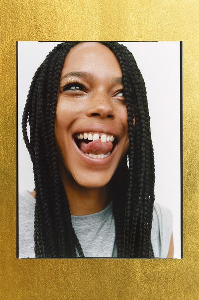 A modelo usa maquilhagem Primark