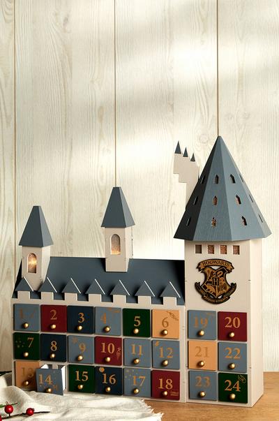 Calendrier De L Avent Et Decos Hogwarts Harry Potter Primark Primark France