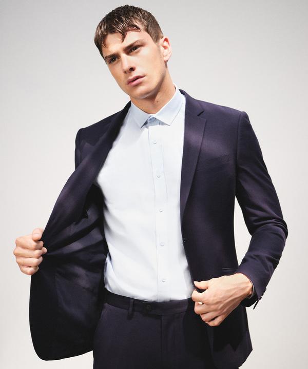 Prendas formales masculinas indispensables: trajes, camisas y ropa de Primark España