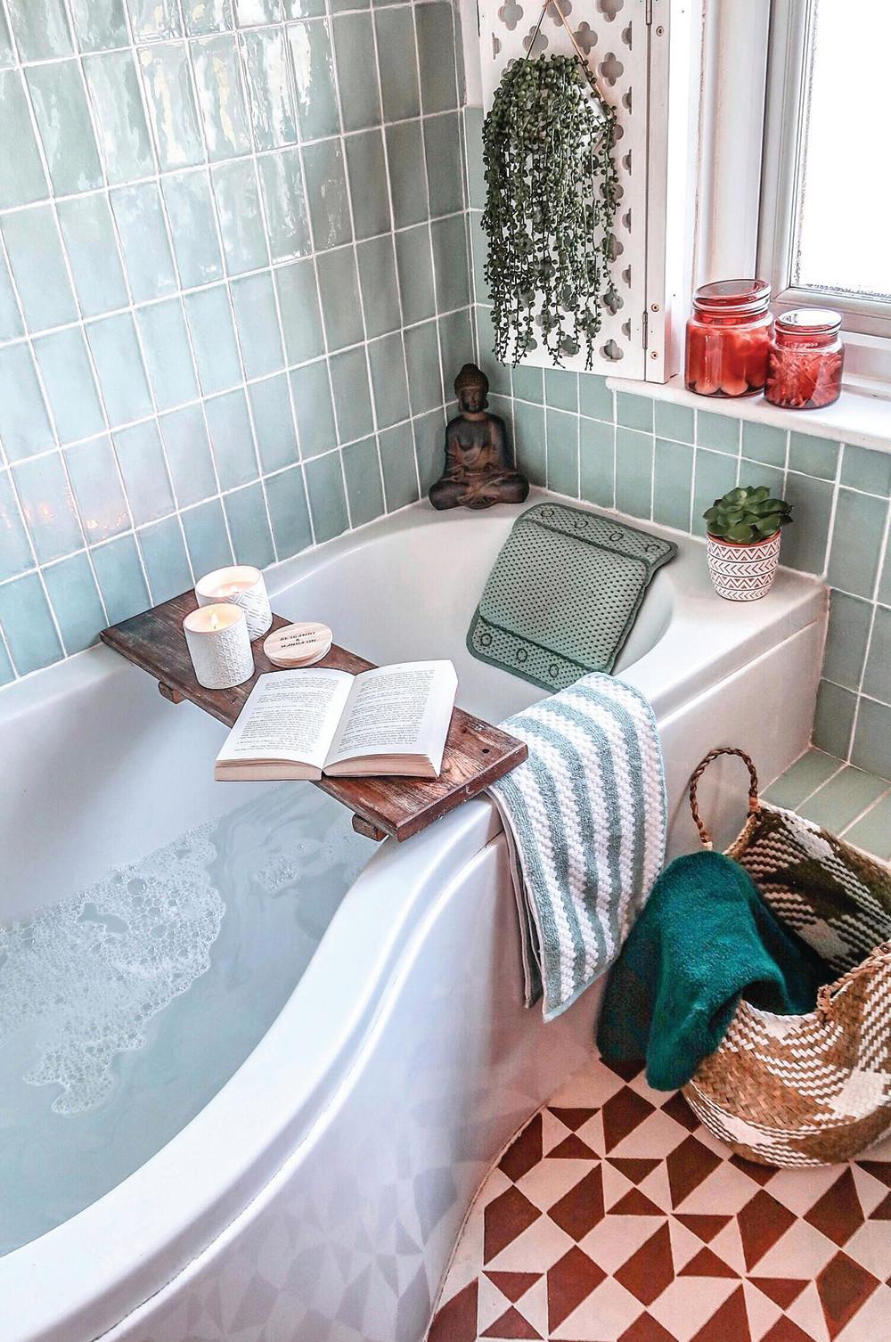 Das Styling-Einmaleins: entspanntes Badezimmer Bild