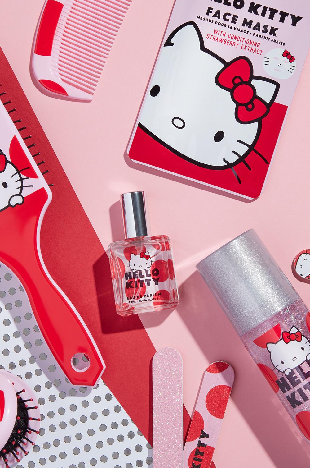 Strawberry hello kitty nails  Hello kitty nails, Hello nails